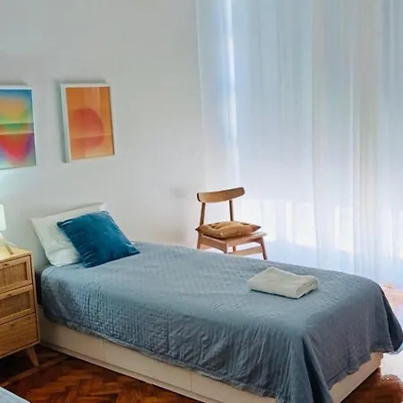 Pensionat Deluxe Lisbon- Roma Avenue *