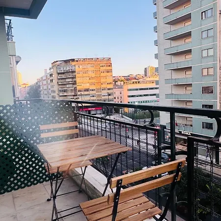 Pensionat Deluxe Lisbon- Roma Avenue