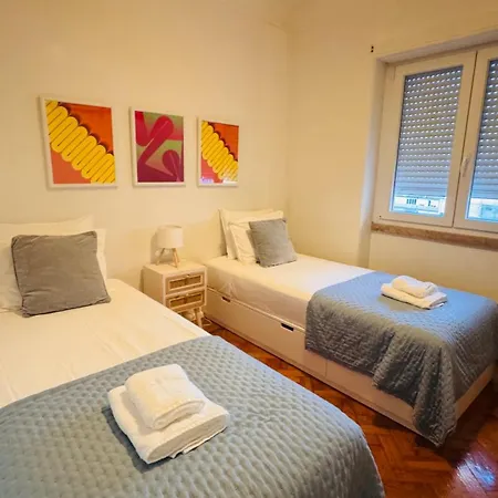 Pensionat Deluxe Lisbon- Roma Avenue *