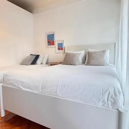 Pensionat Deluxe Lisbon- Roma Avenue *