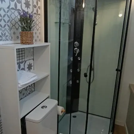 Pensionat Deluxe Lisbon- Roma Avenue